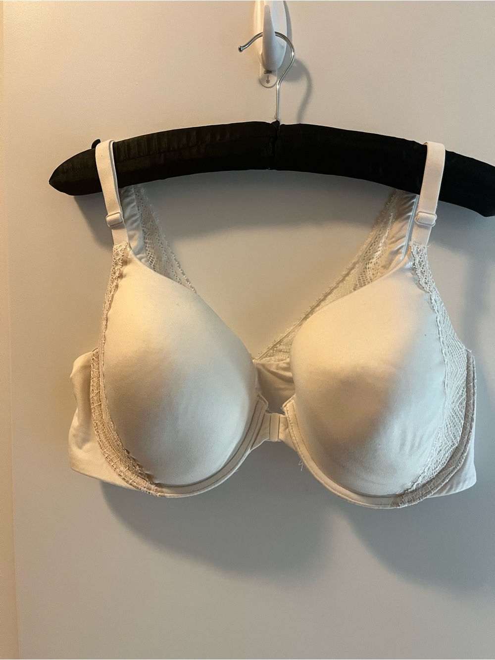 Victoria's Secret Ivory Lace-Trim Underwire Bra